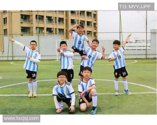 长发足球明星的魅力与风采解析，探索他们在赛场内外的独特风格与个性