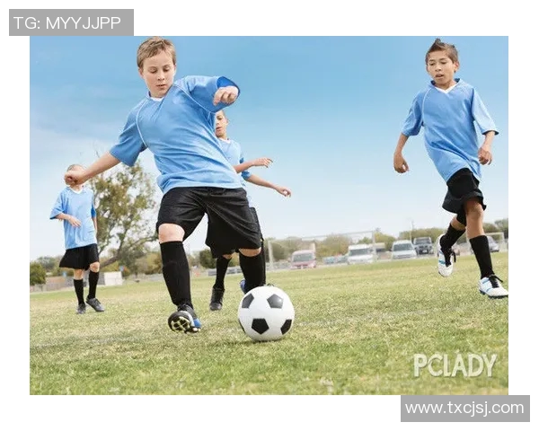 足球明星们的球鞋风采大揭秘时尚与性能的完美结合 足球明星们的球鞋风采大揭秘时尚与性能的完美结合