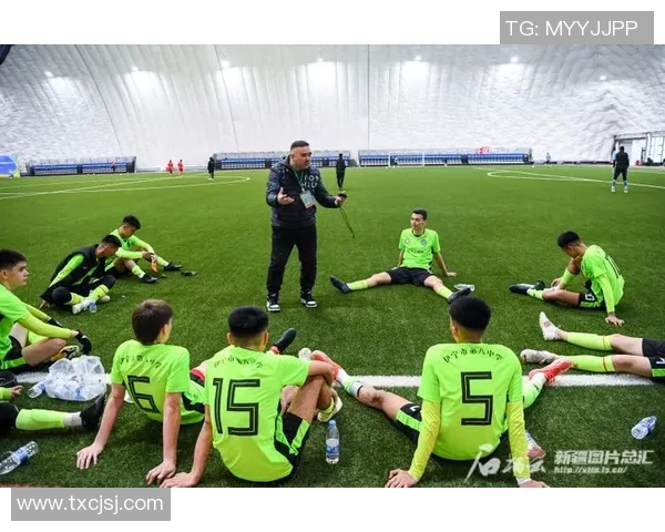 新疆小孩足球明星展现精彩动作视频引领青少年运动热潮